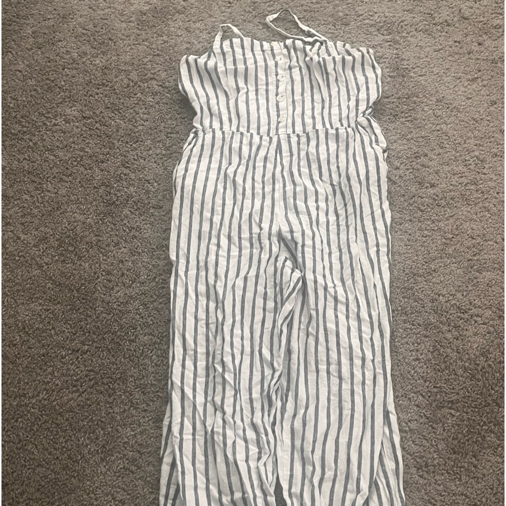 cute white and gray striped spring pantsuit